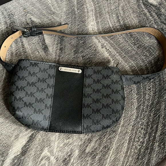 New Michael Kors belt bag - Picture 9 of 11
